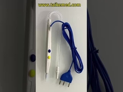 Un crayon d'évacuation de fumée avec commande électrochirurgicale et commutateur